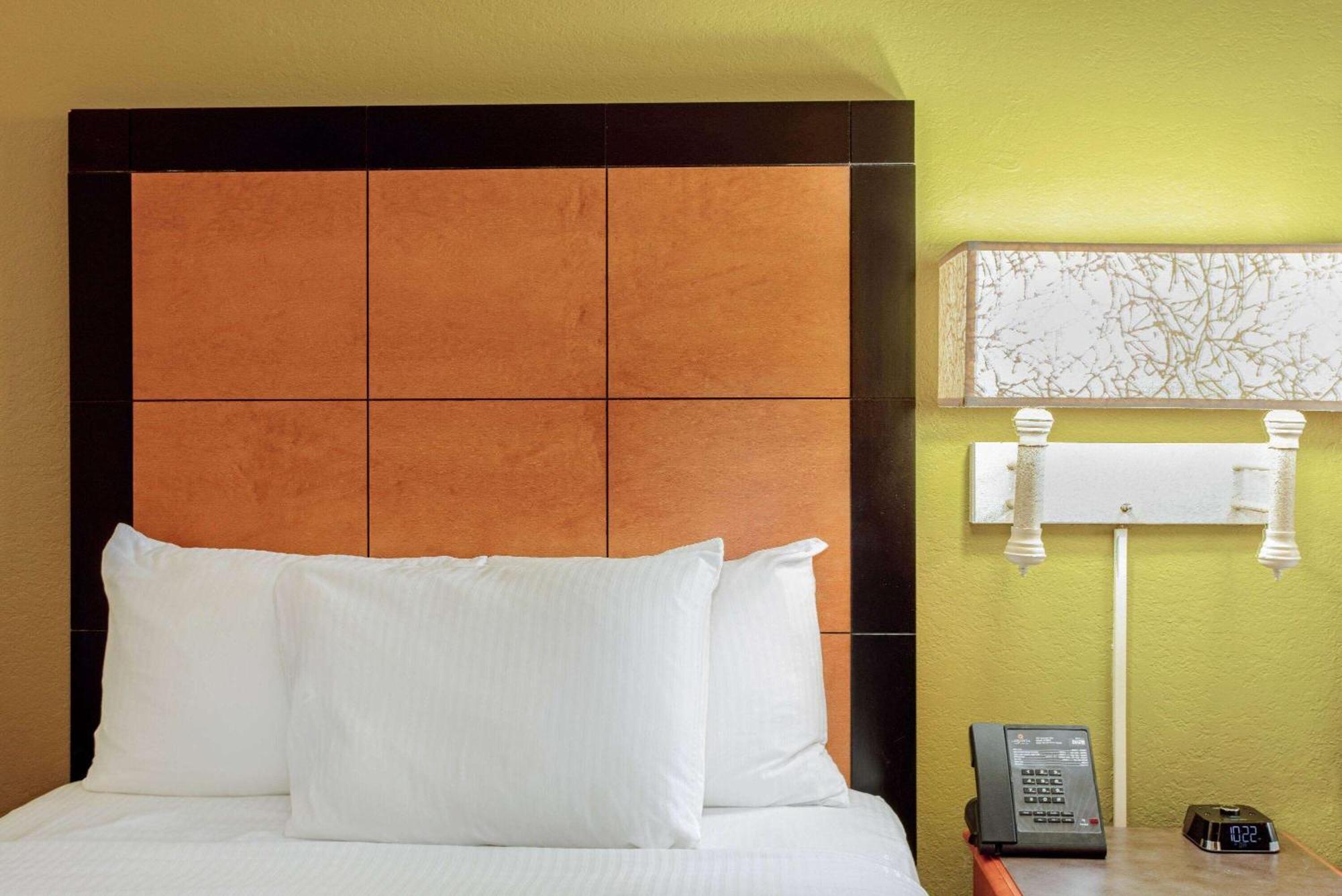 La Quinta Inn By Wyndham Orlando Airport West Esterno foto